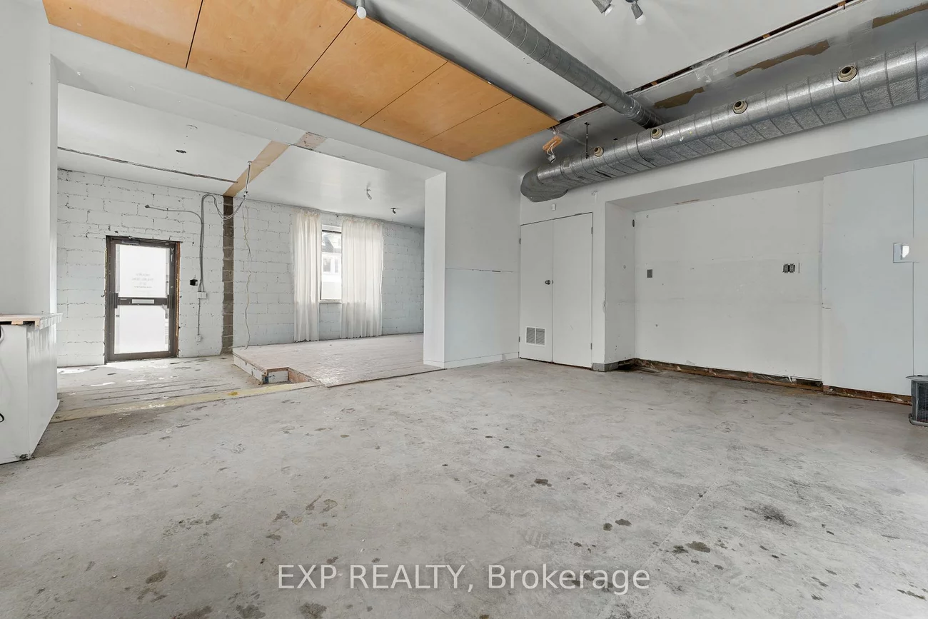 1558, Queen, Greenwood-Coxwell, Toronto