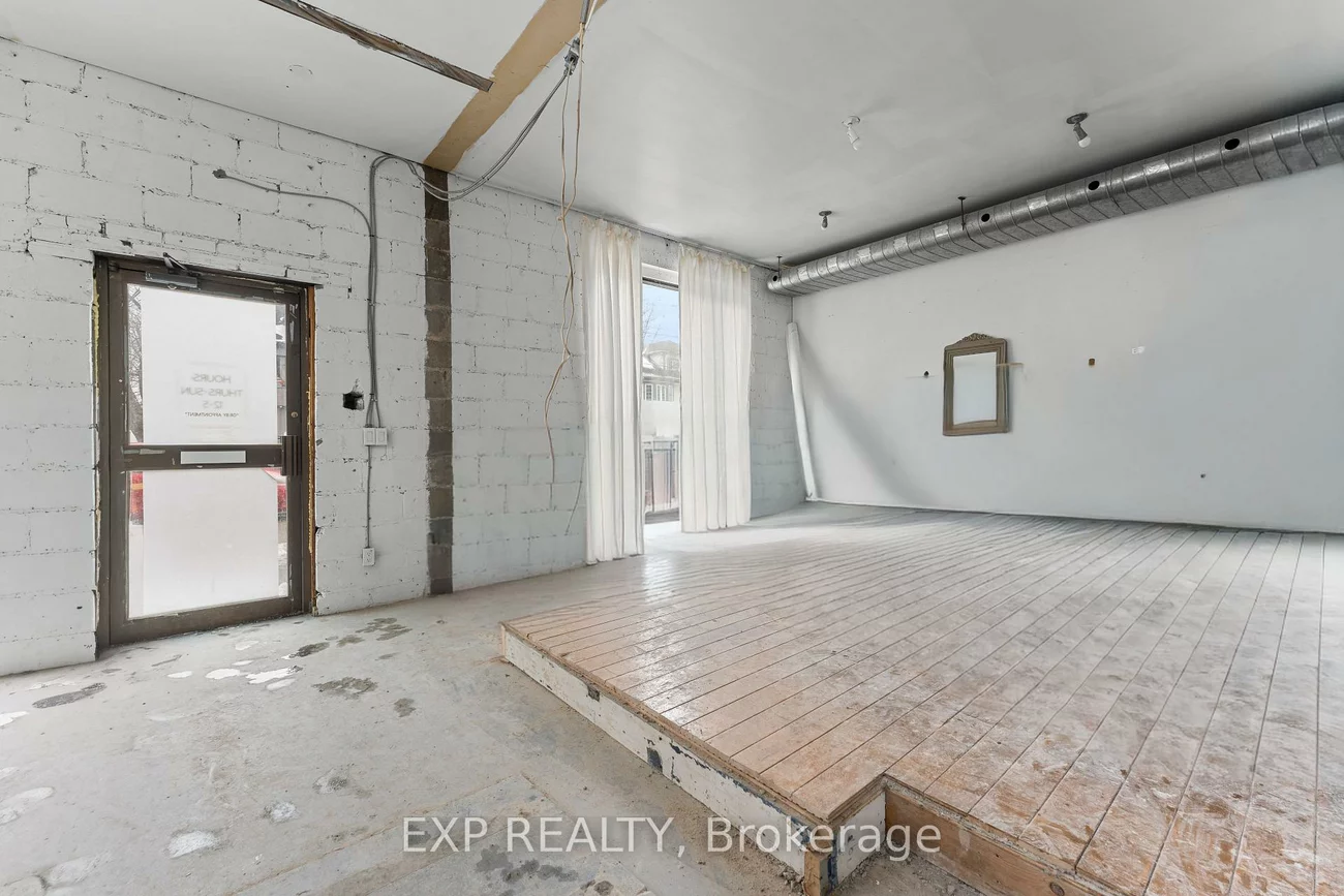 1558, Queen, Greenwood-Coxwell, Toronto