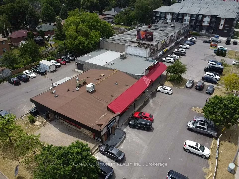 2827, Eglinton, Eglinton East, Toronto