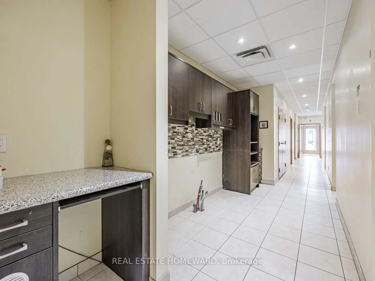 2438, Danforth, East End-Danforth, Toronto