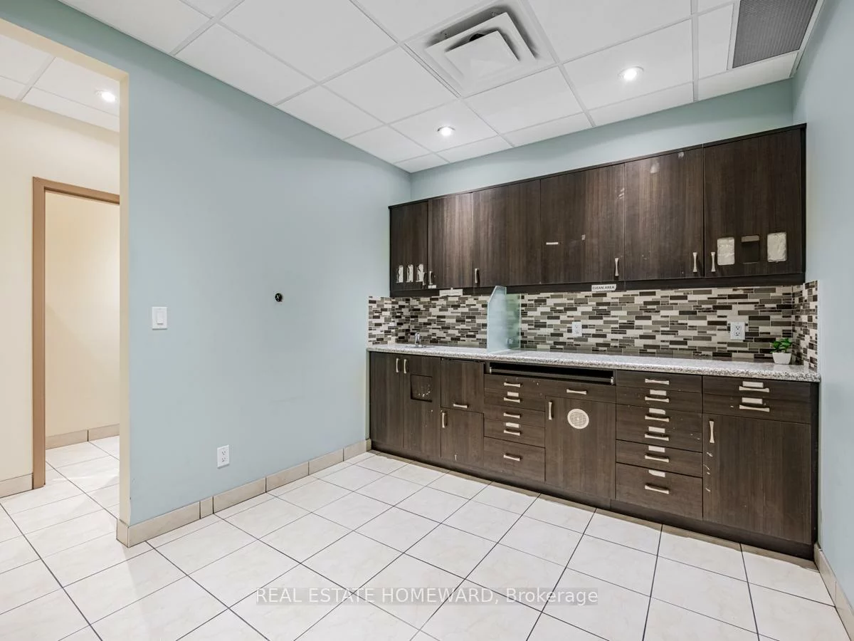 2438, Danforth, East End-Danforth, Toronto