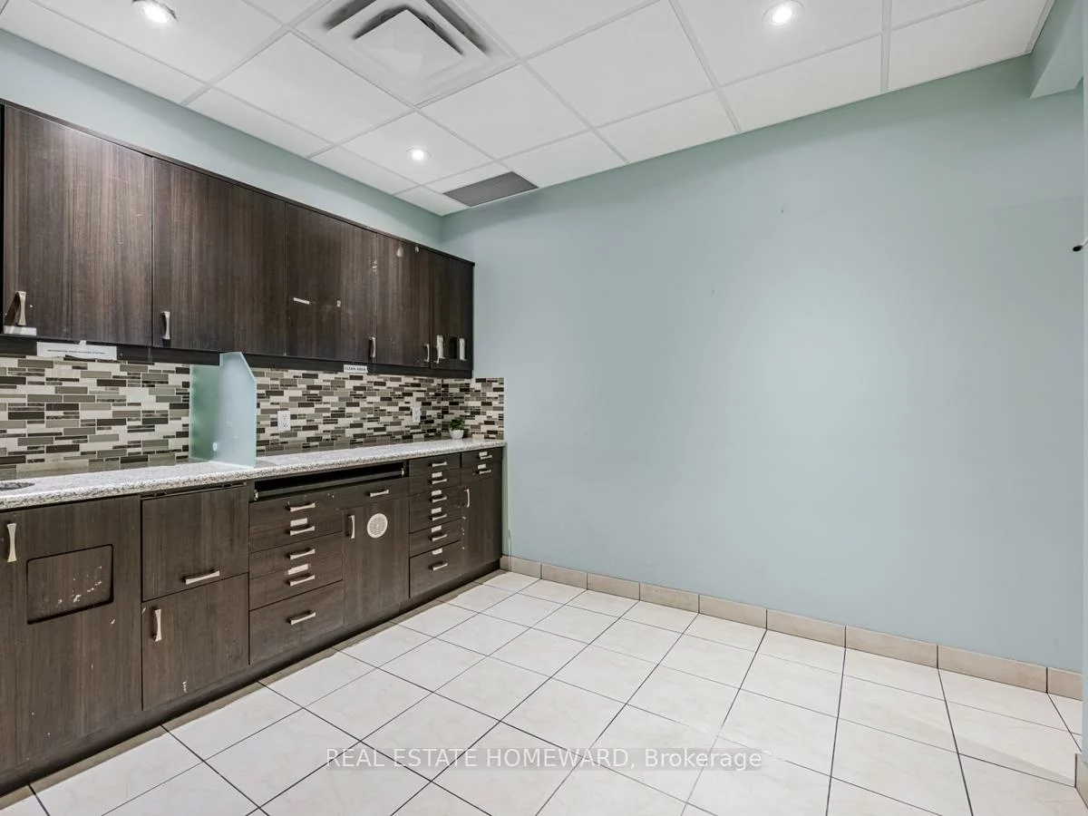 2438, Danforth, East End-Danforth, Toronto