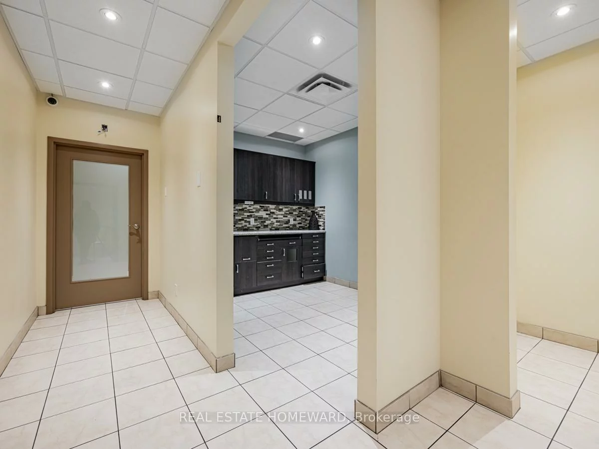 2438, Danforth, East End-Danforth, Toronto