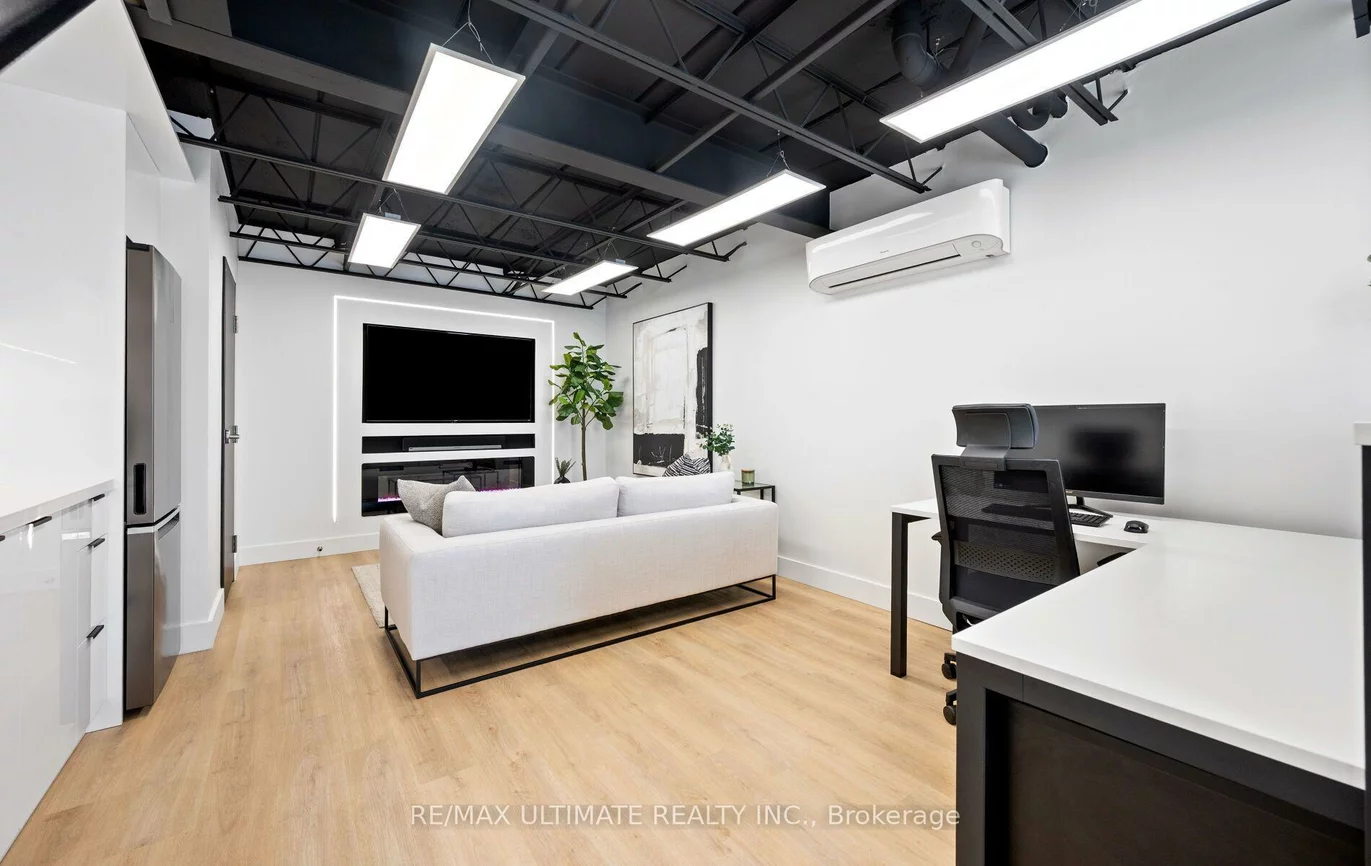 74, Hymus, Clairlea-Birchmount, Toronto