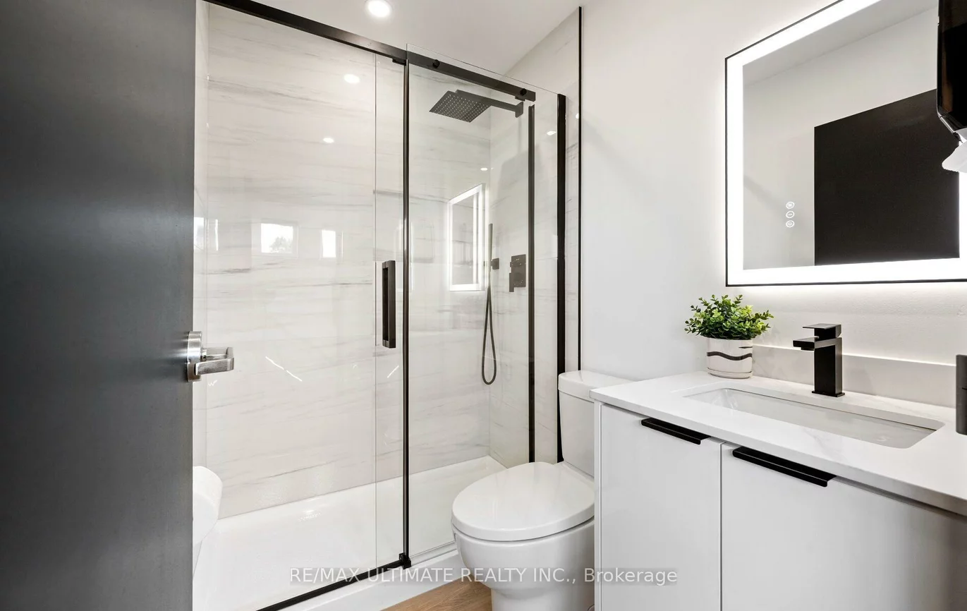 74, Hymus, Clairlea-Birchmount, Toronto