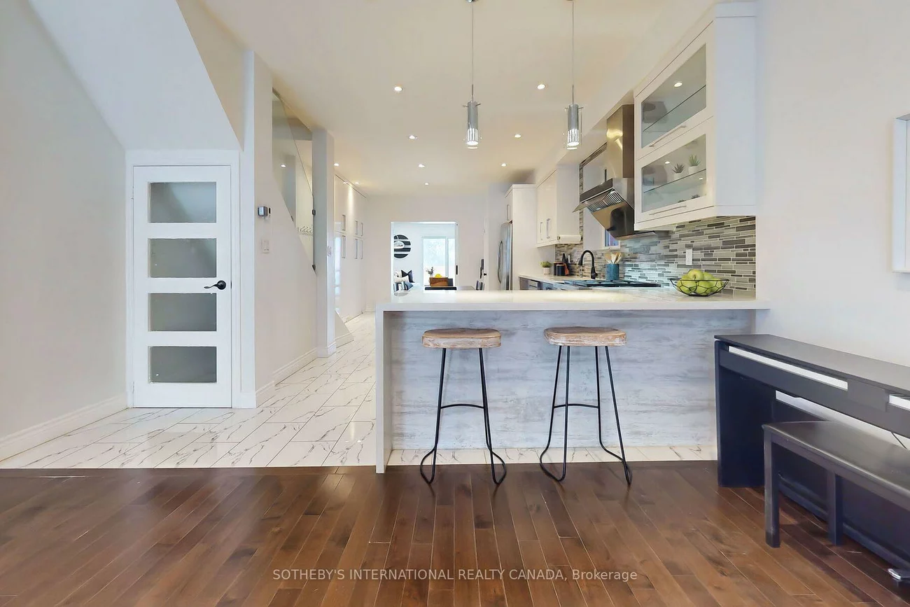 1271, Gerrard, South Riverdale, Toronto