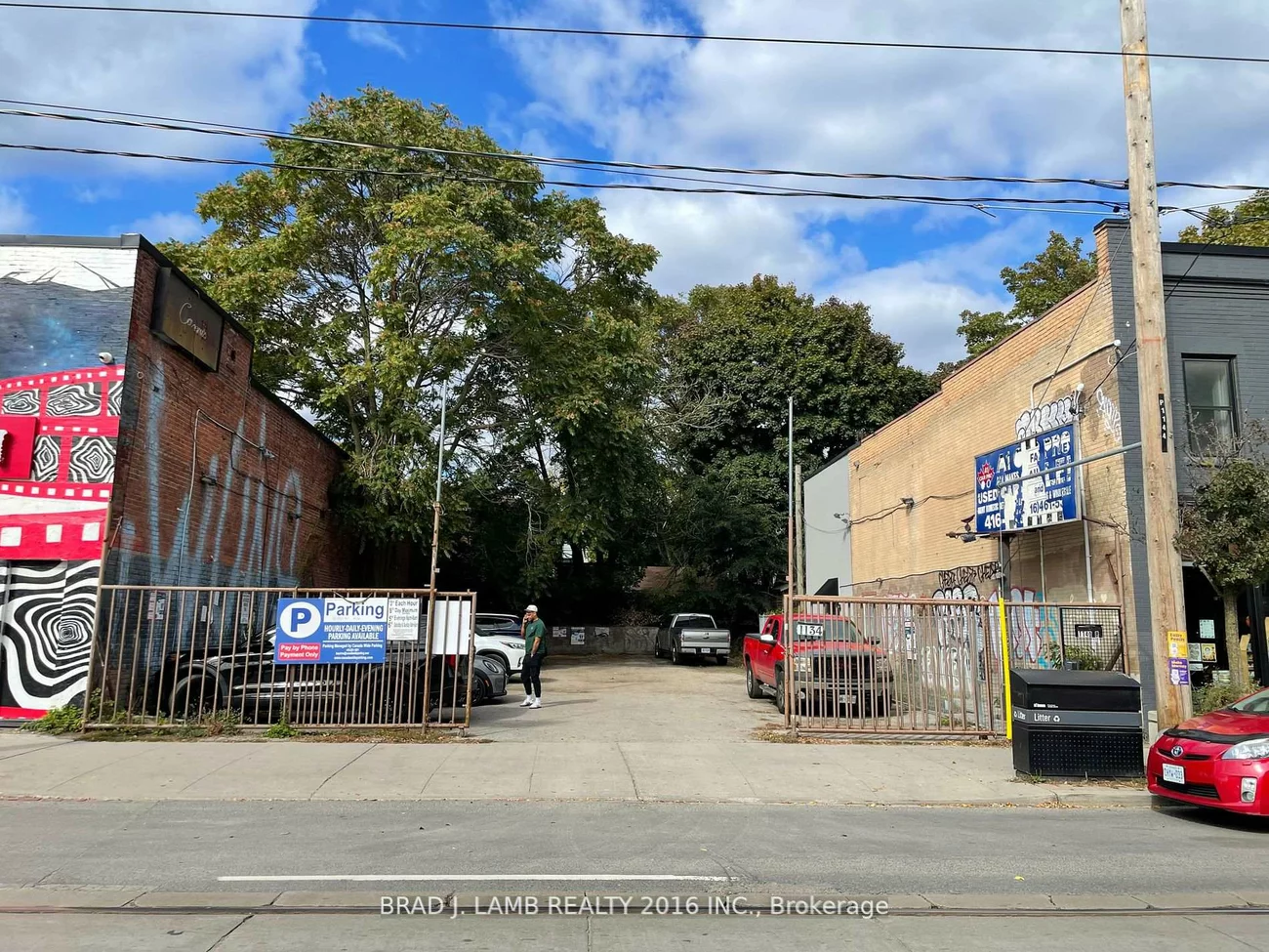 1134, Queen, South Riverdale, Toronto