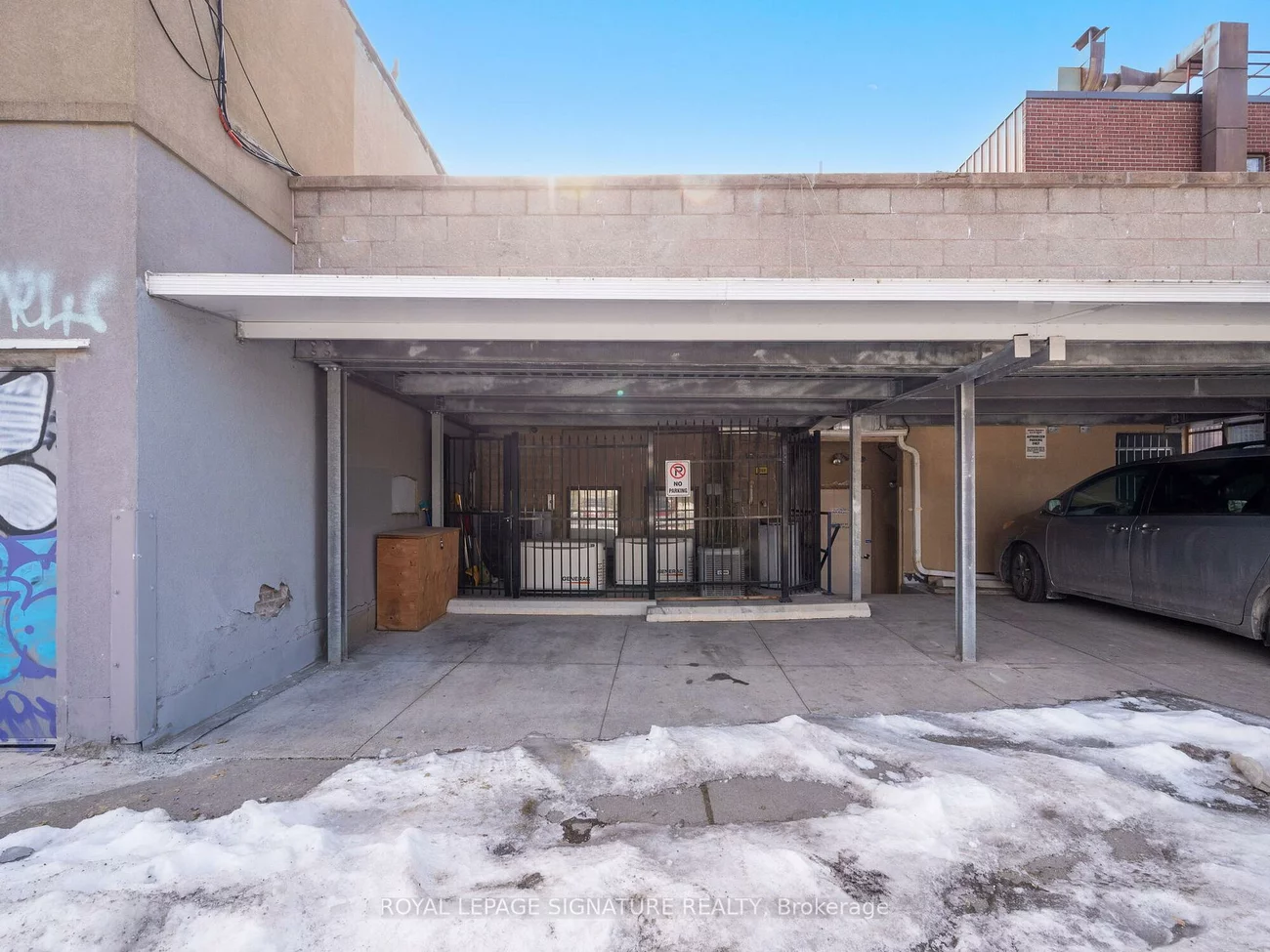 1560-, 1562 Queen, Roncesvalles, Toronto