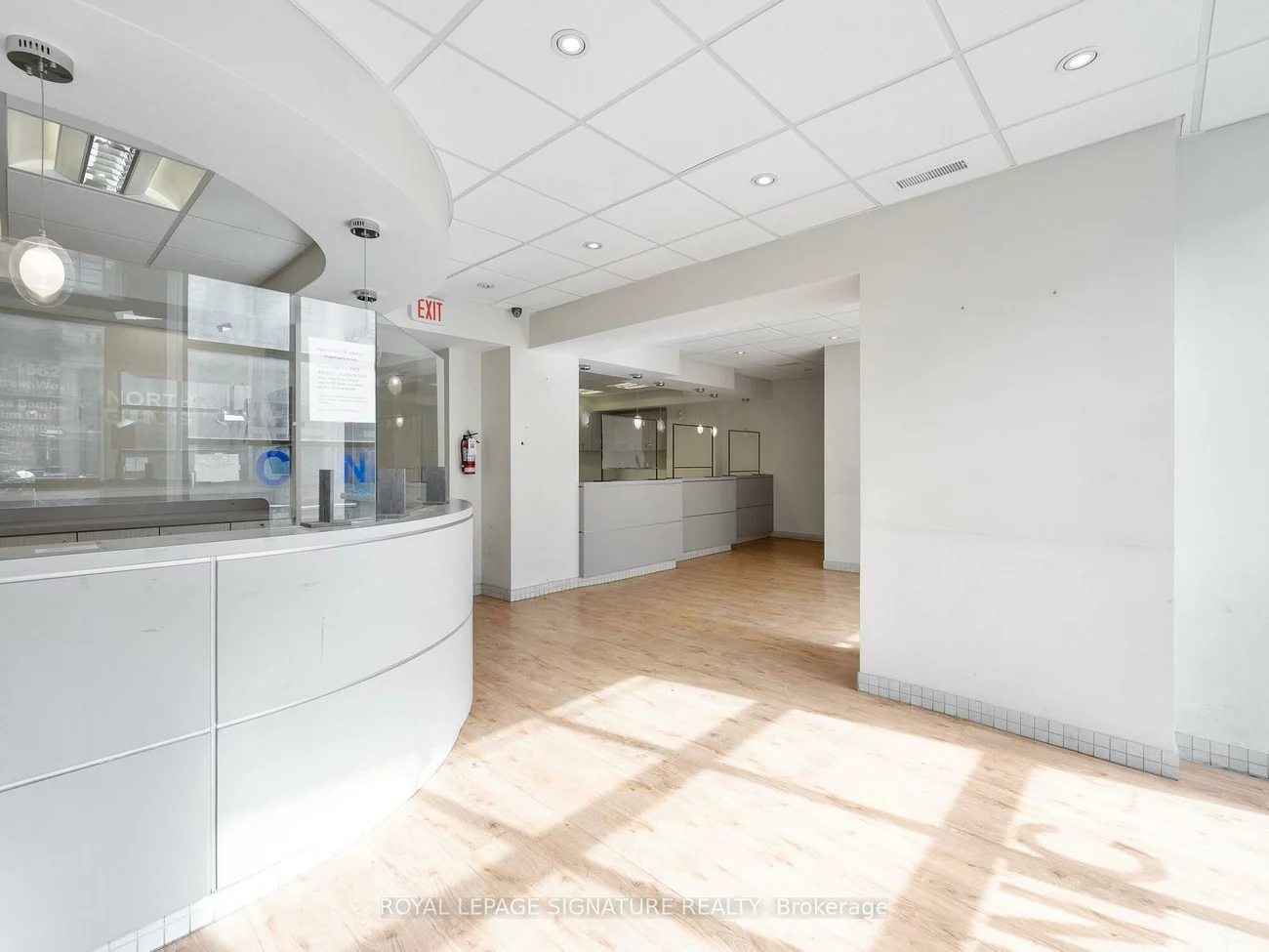 1560-, 1562 Queen, Roncesvalles, Toronto