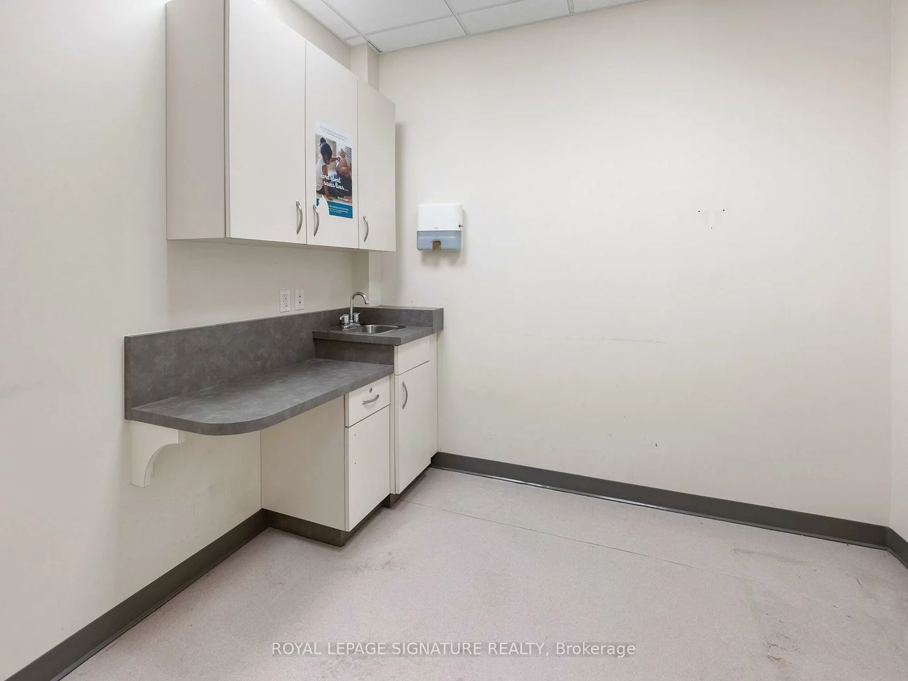 1560-, 1562 Queen, Roncesvalles, Toronto