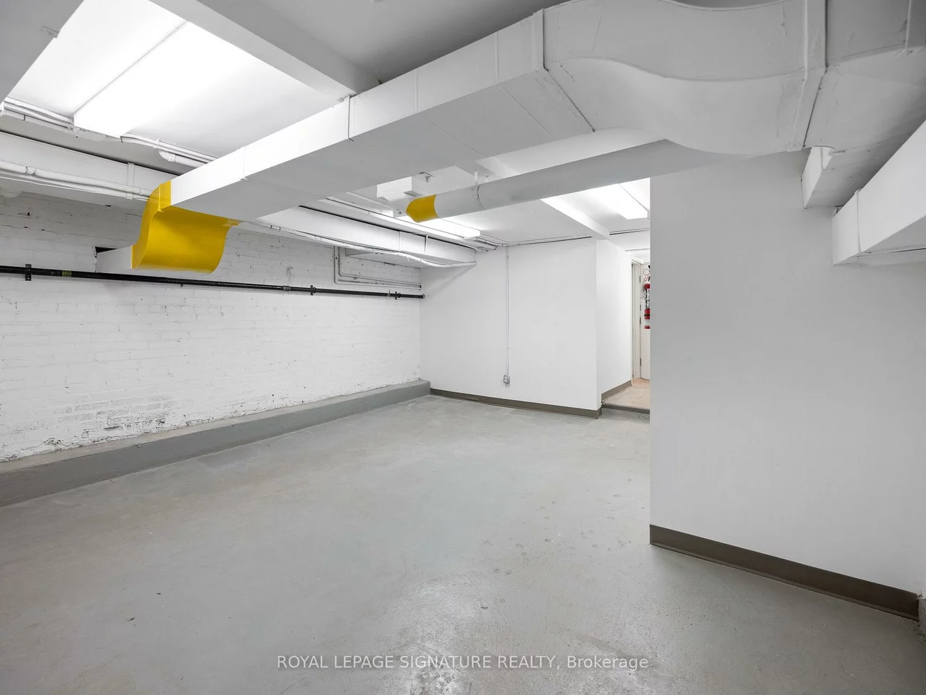 1560-, 1562 Queen, Roncesvalles, Toronto