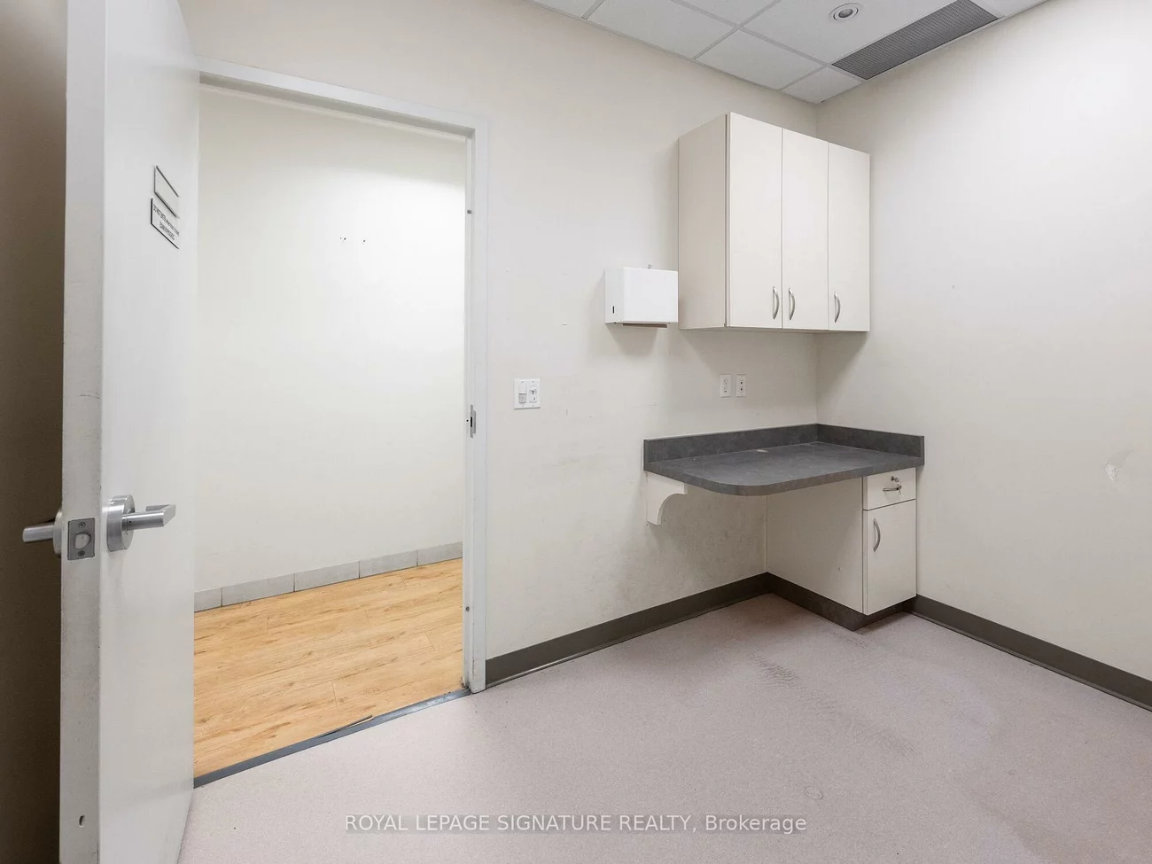 1560-, 1562 Queen, Roncesvalles, Toronto