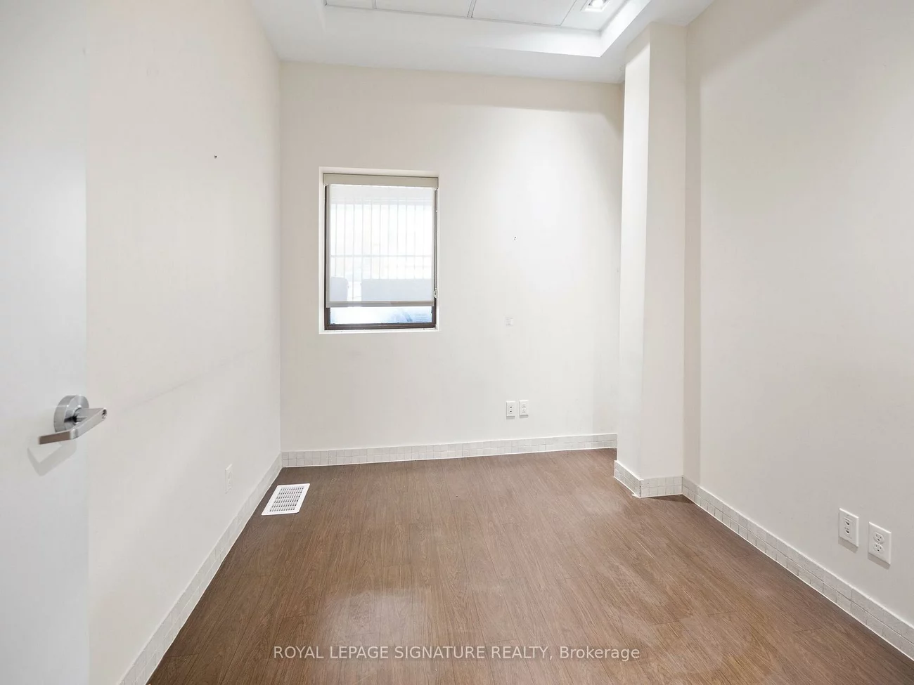 1560-, 1562 Queen, Roncesvalles, Toronto