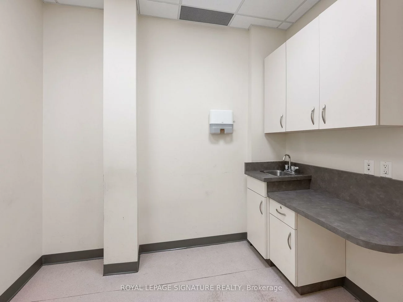 1560-, 1562 Queen, Roncesvalles, Toronto