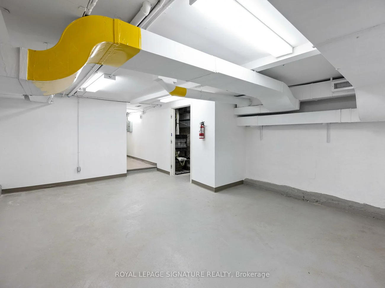 1560-, 1562 Queen, Roncesvalles, Toronto