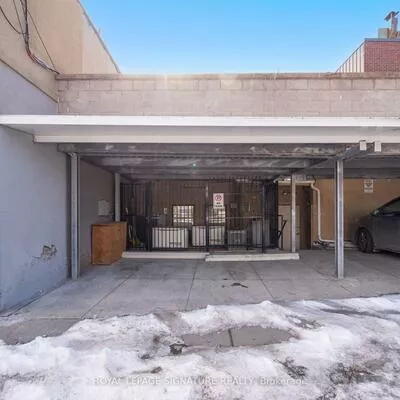 1560-, 1562 Queen, Roncesvalles, Toronto