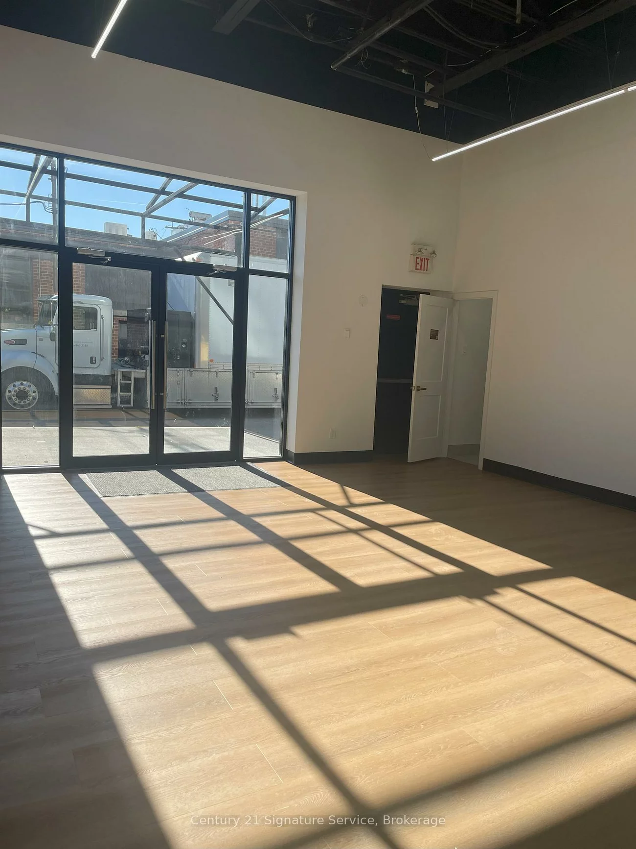 10, Plastics, Stonegate-Queensway, Toronto