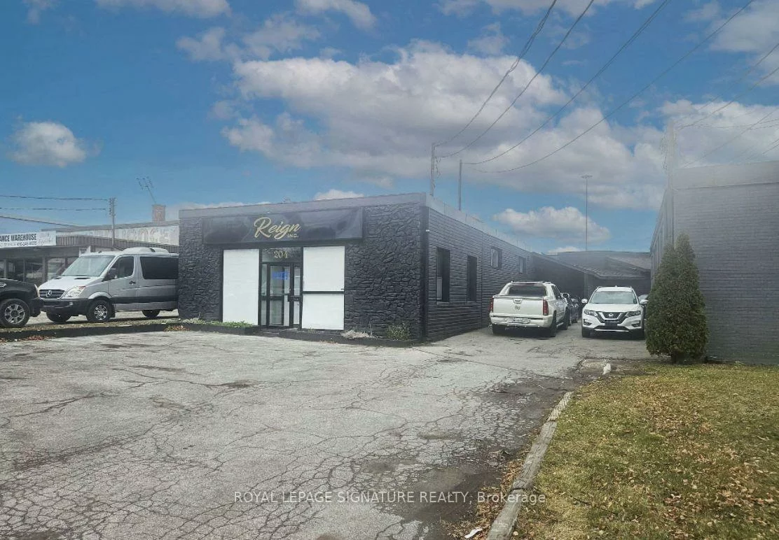 204, Pellatt, Humberlea-Pelmo Park W5, Toronto