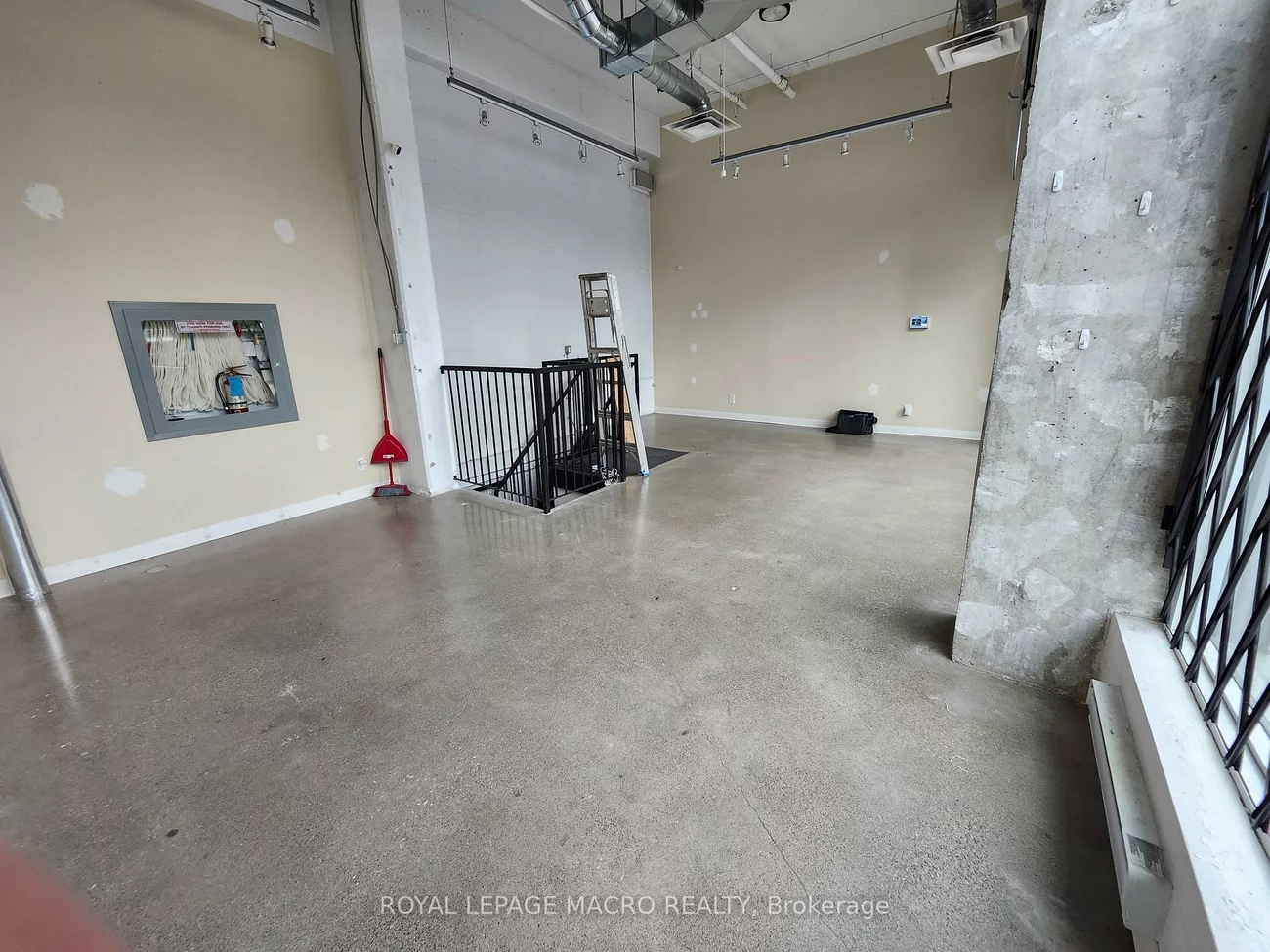 1205, Queen, South Parkdale, Toronto