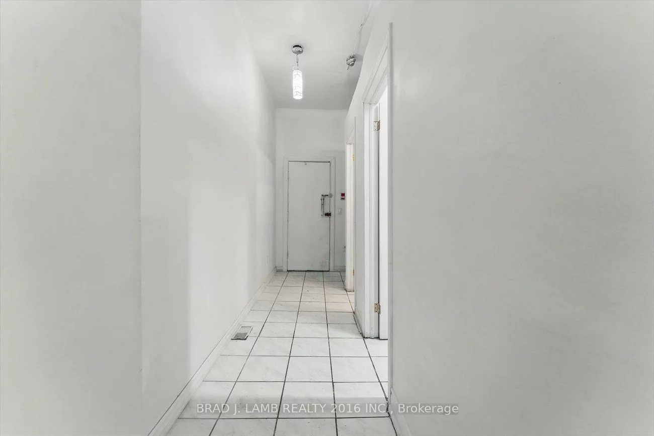 2957, Dundas, Junction Area, Toronto