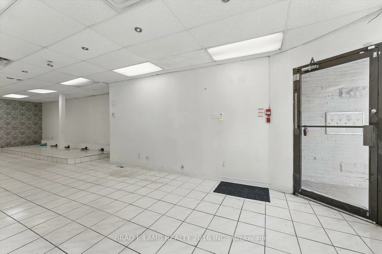2957, Dundas, Junction Area, Toronto