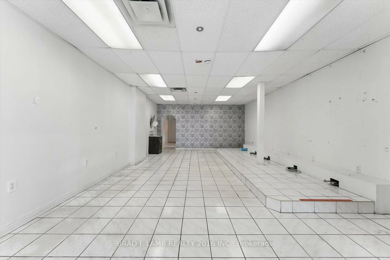 2957, Dundas, Junction Area, Toronto