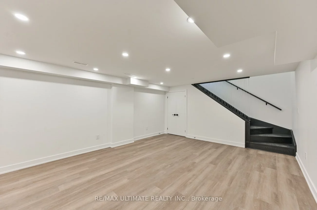 140, Rogers Rd, Caledonia-Fairbank, Toronto