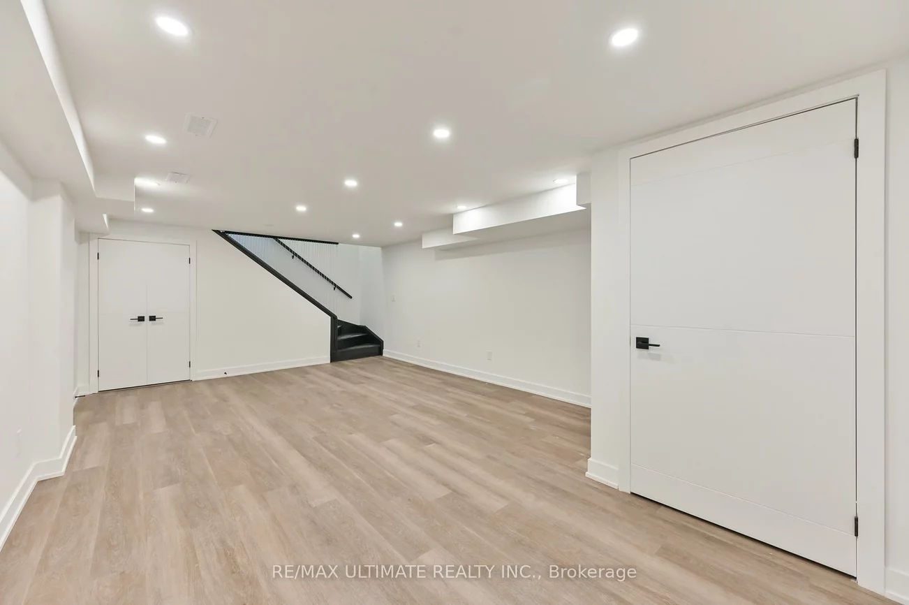 140, Rogers Rd, Caledonia-Fairbank, Toronto