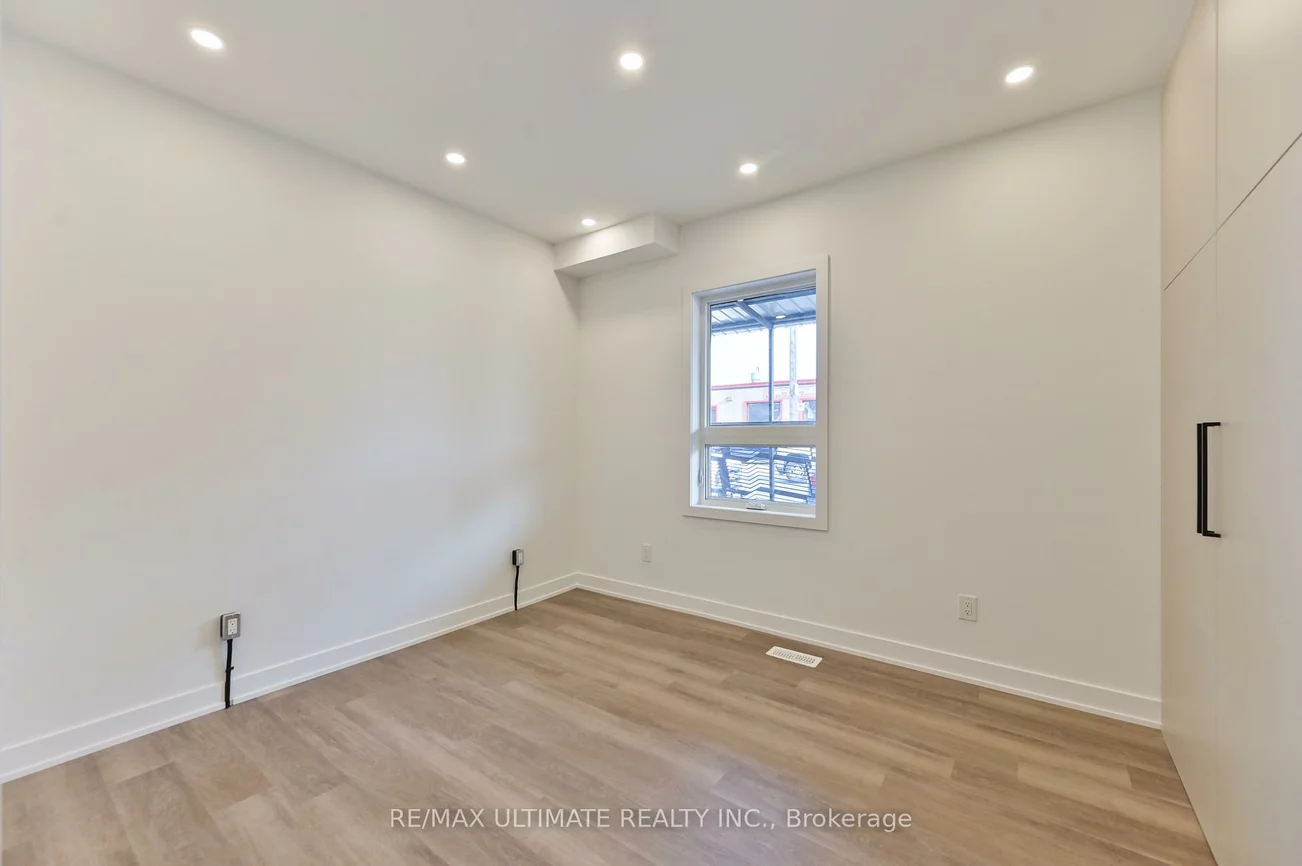140, Rogers Rd, Caledonia-Fairbank, Toronto