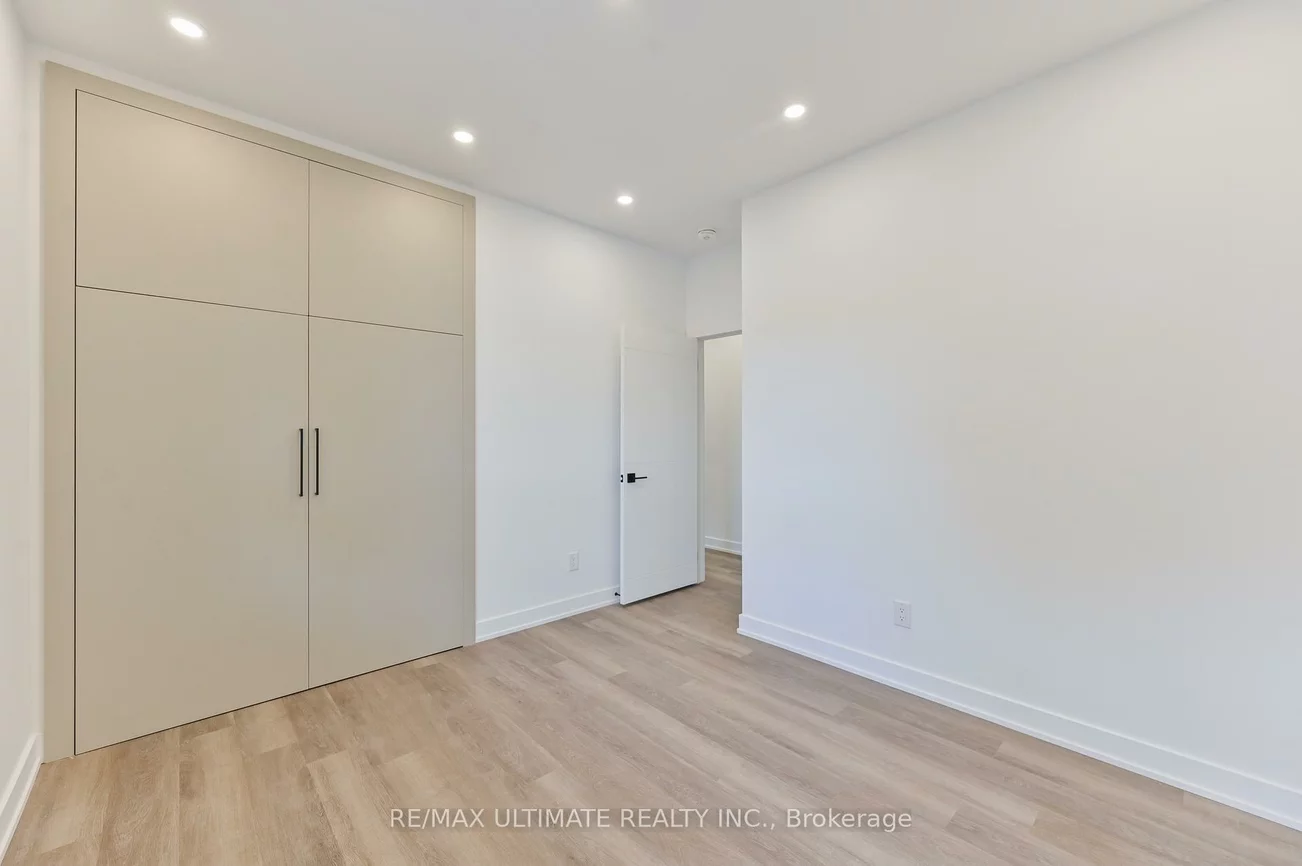 140, Rogers Rd, Caledonia-Fairbank, Toronto