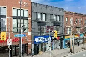 1476, Queen, Roncesvalles, Toronto