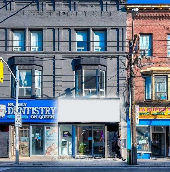 1476, Queen, Roncesvalles, Toronto