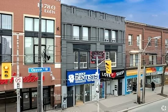 1476, Queen, Roncesvalles, Toronto