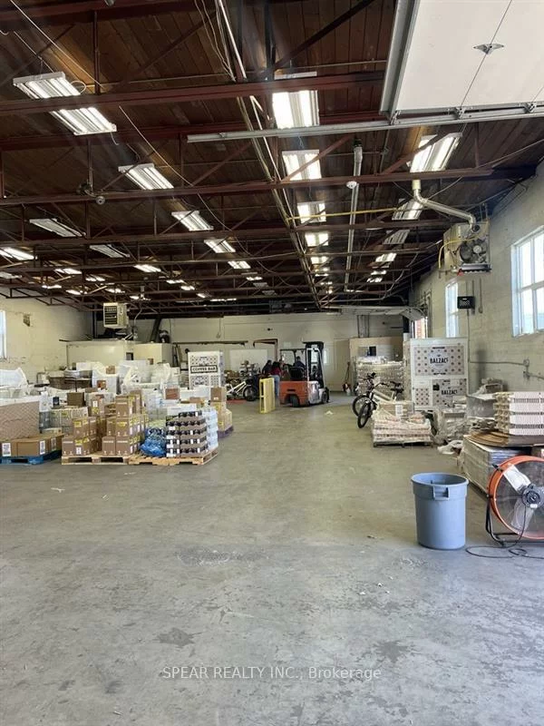 80, Queen Elizabeth, Stonegate-Queensway, Toronto