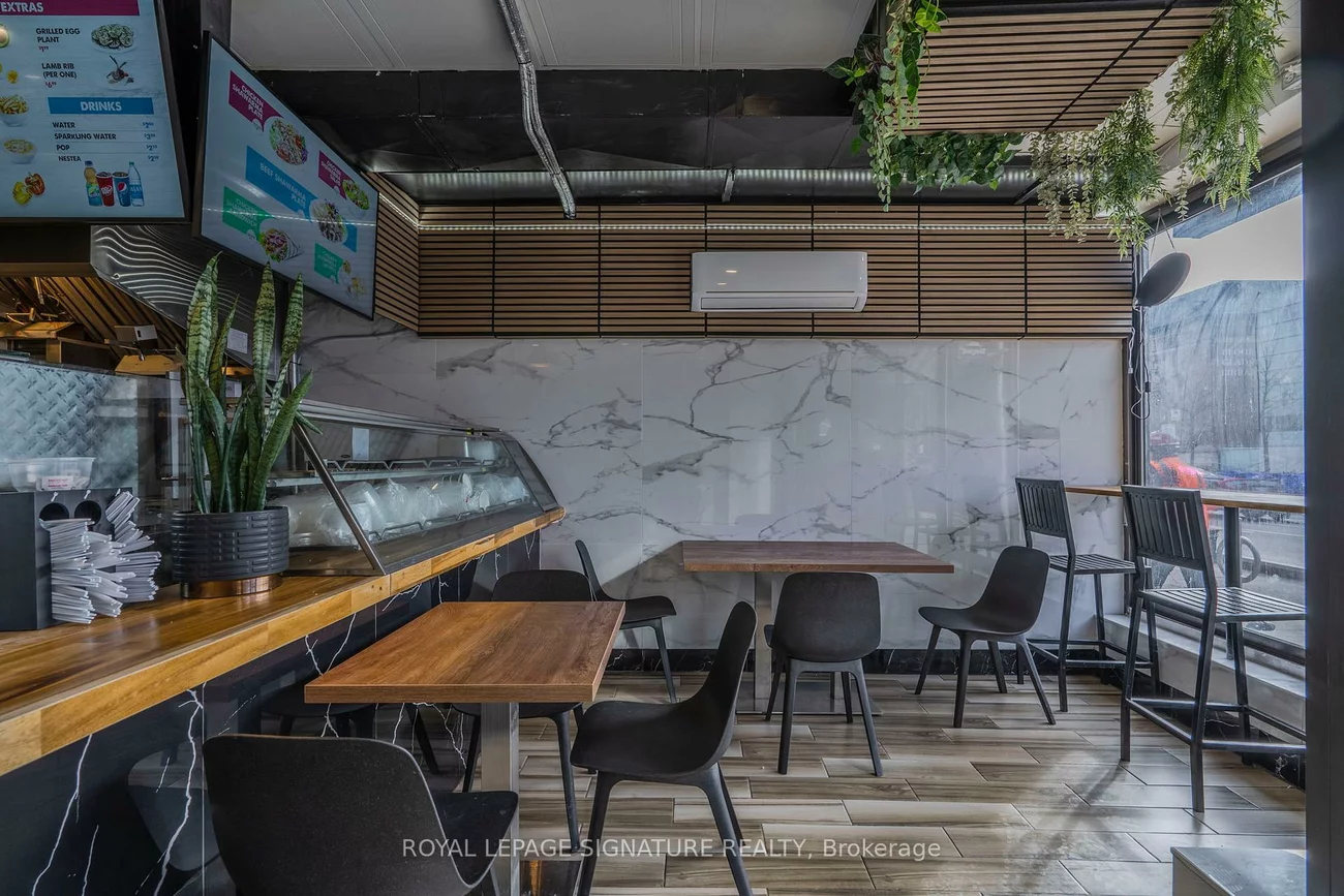 1106, Bloor, Dovercourt-Wallace Emerson-Junction, Toronto