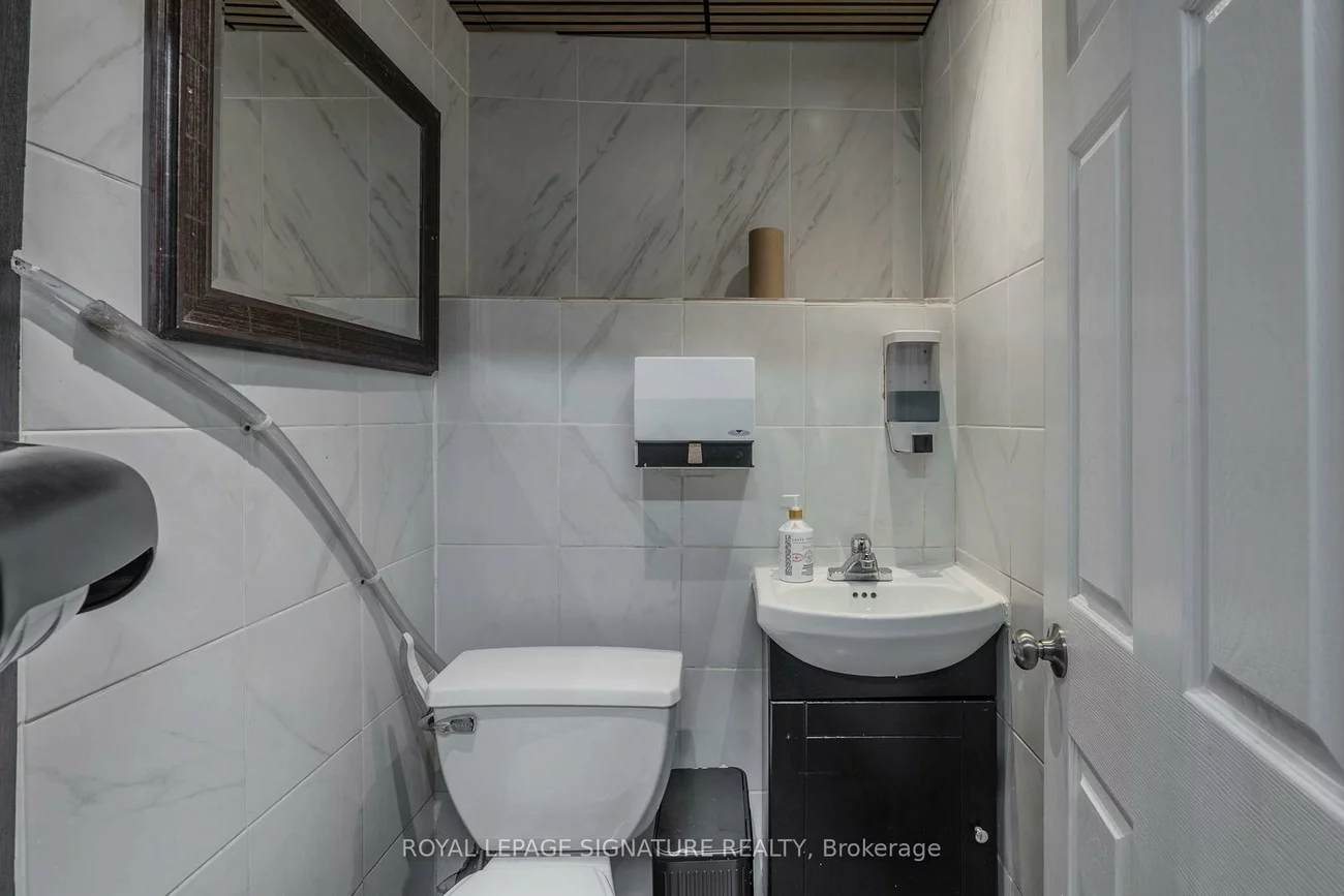 1106, Bloor, Dovercourt-Wallace Emerson-Junction, Toronto