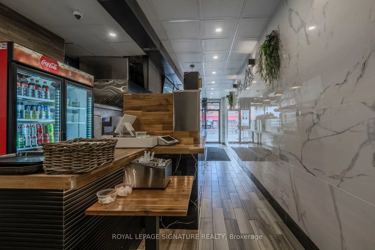 1106, Bloor, Dovercourt-Wallace Emerson-Junction, Toronto