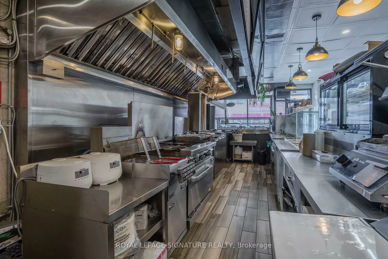 1106, Bloor, Dovercourt-Wallace Emerson-Junction, Toronto