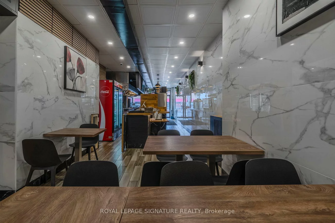 1106, Bloor, Dovercourt-Wallace Emerson-Junction, Toronto