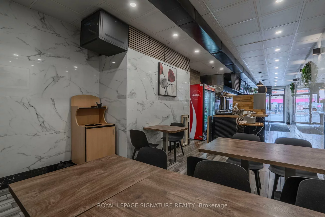 1106, Bloor, Dovercourt-Wallace Emerson-Junction, Toronto