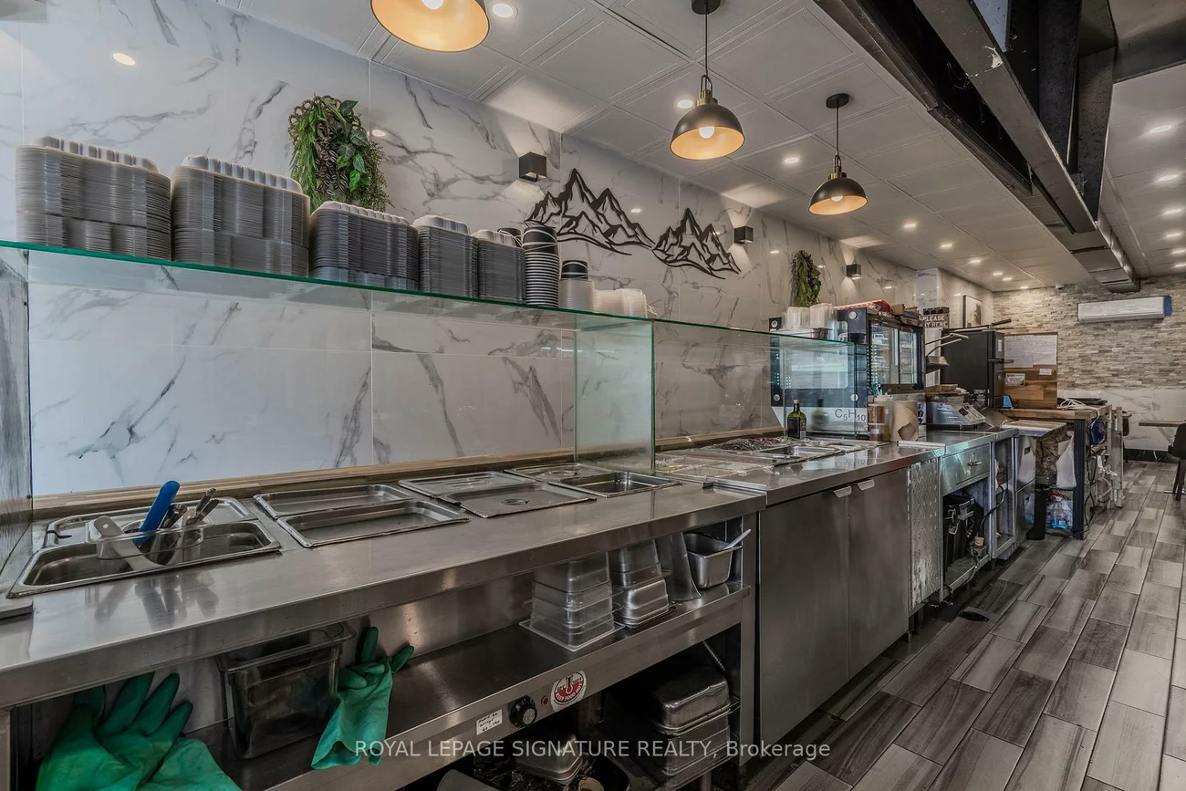 1106, Bloor, Dovercourt-Wallace Emerson-Junction, Toronto