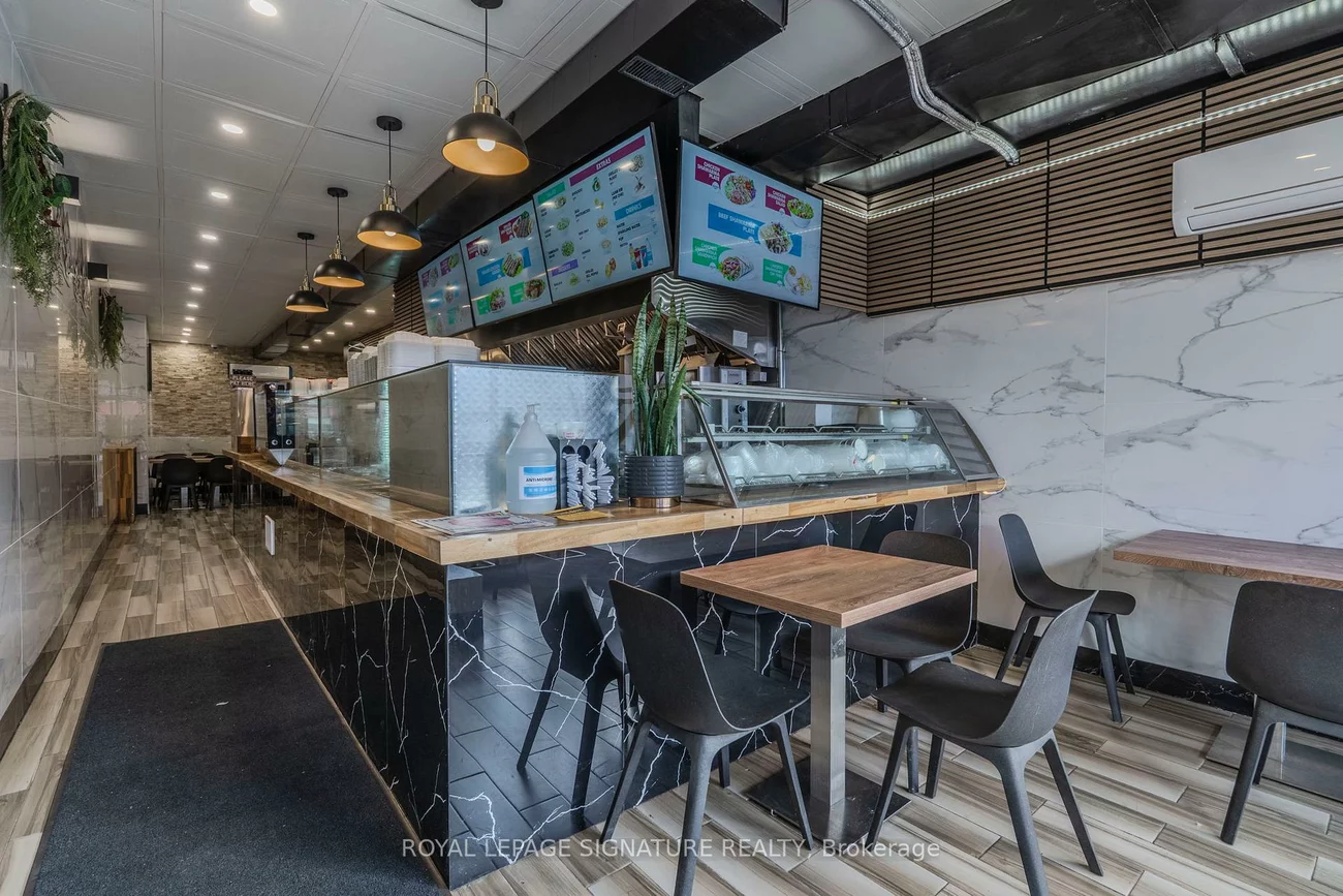 1106, Bloor, Dovercourt-Wallace Emerson-Junction, Toronto