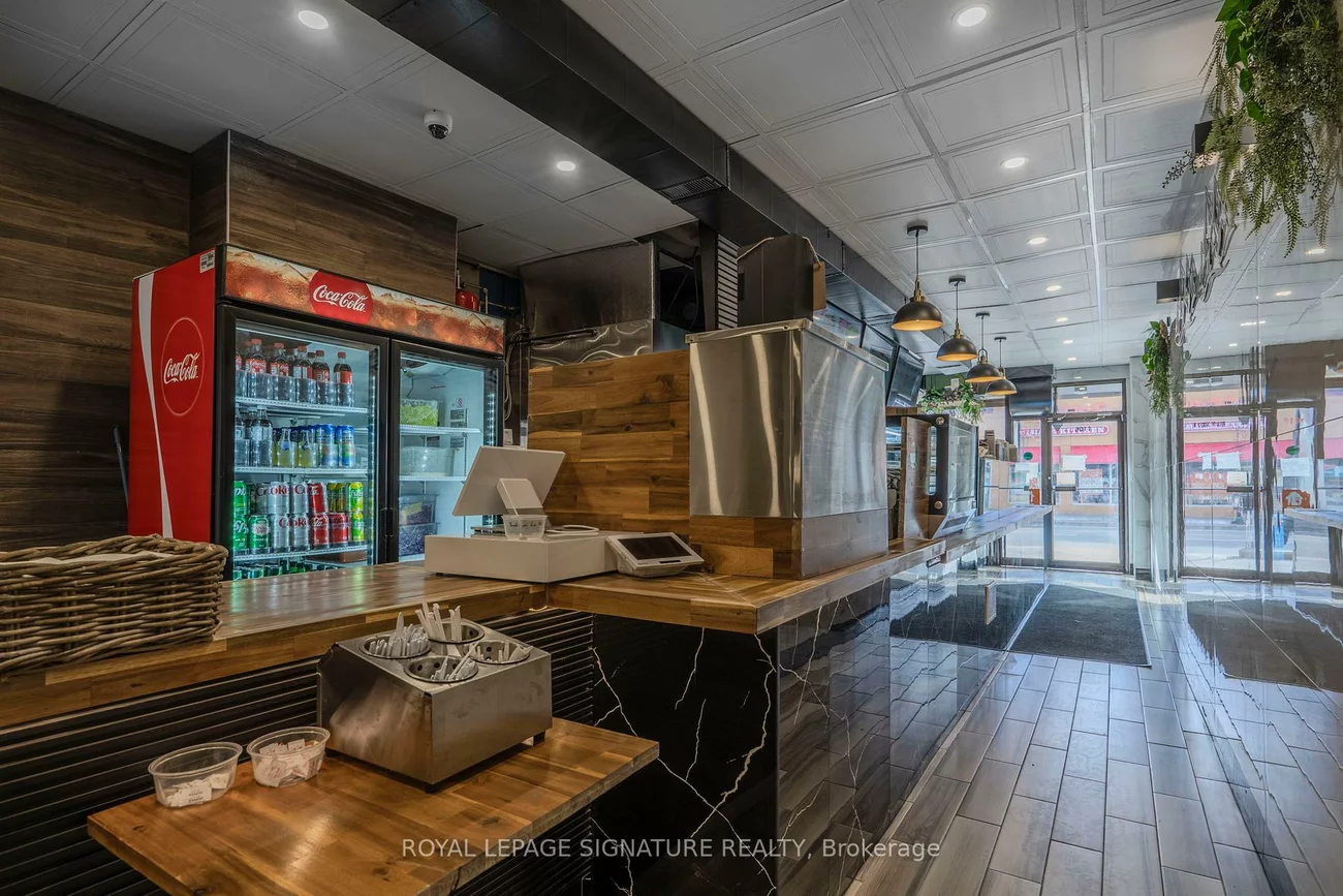 1106, Bloor, Dovercourt-Wallace Emerson-Junction, Toronto