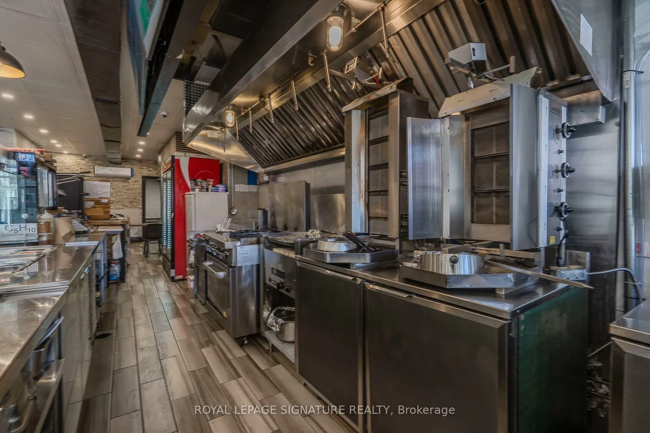 1106, Bloor, Dovercourt-Wallace Emerson-Junction, Toronto