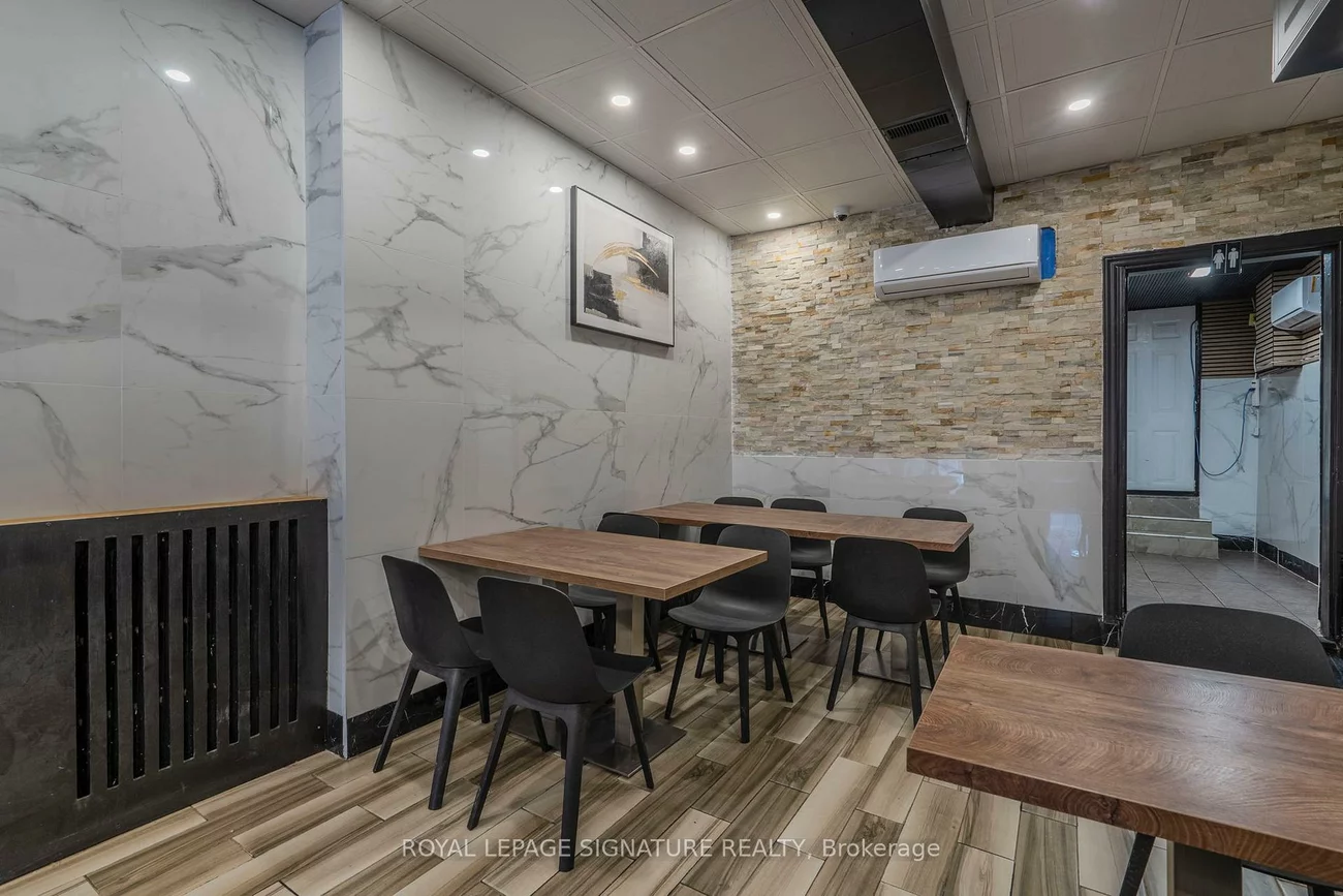 1106, Bloor, Dovercourt-Wallace Emerson-Junction, Toronto