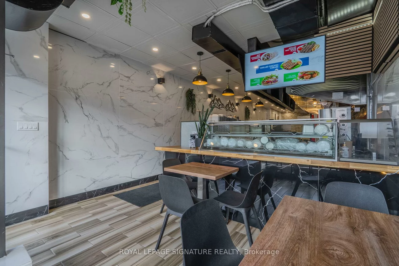 1106, Bloor, Dovercourt-Wallace Emerson-Junction, Toronto