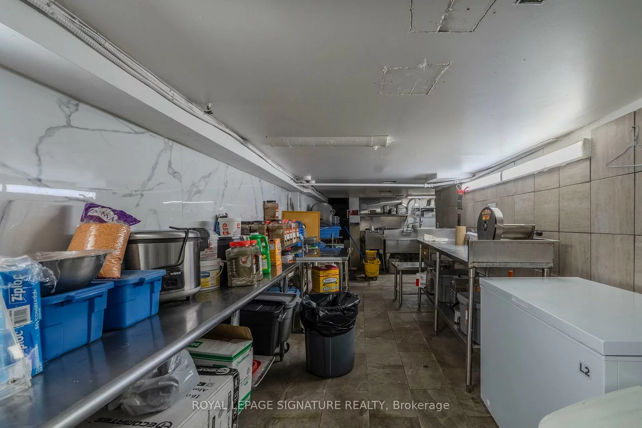 1106, Bloor, Dovercourt-Wallace Emerson-Junction, Toronto