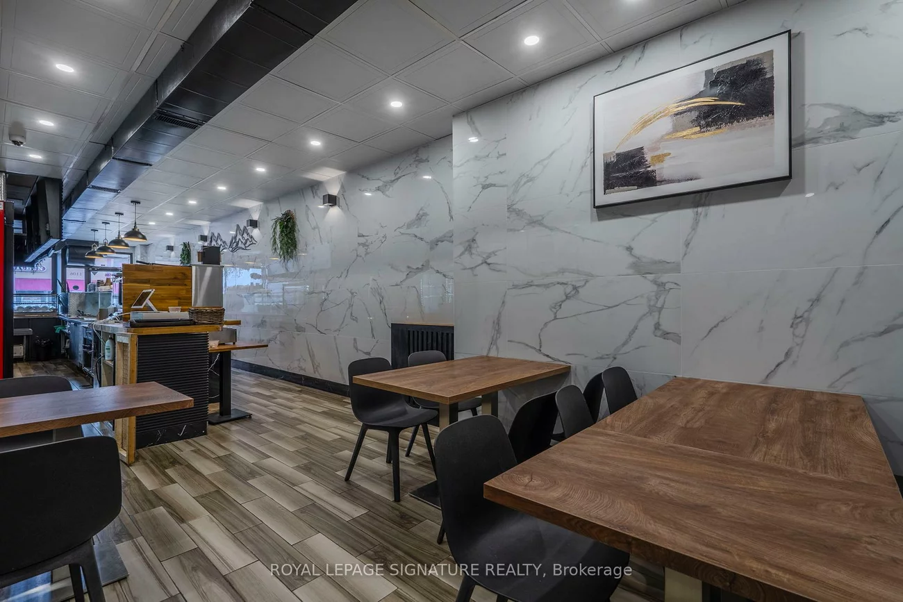 1106, Bloor, Dovercourt-Wallace Emerson-Junction, Toronto