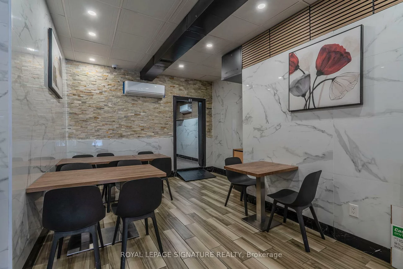 1106, Bloor, Dovercourt-Wallace Emerson-Junction, Toronto