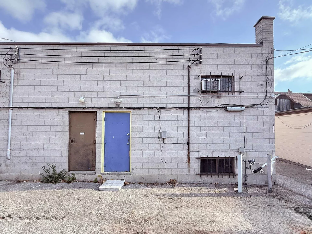 1654, Jane, Weston, Toronto